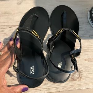 Zara flat black leather sandal with buckle New WITHOUT Tag, Unworn. Size 10